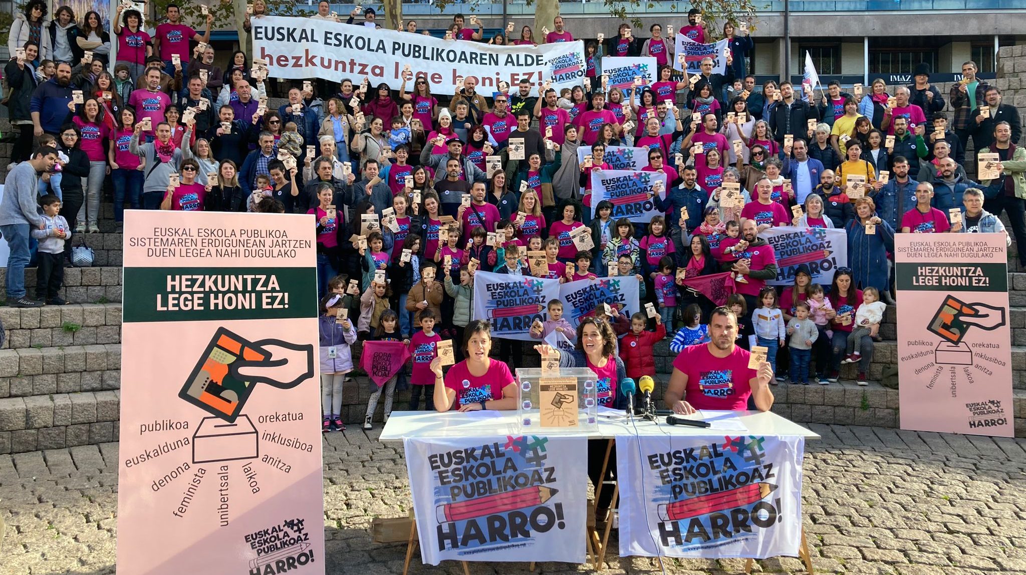 DOSSIER 54:  Reflexiones sobre la escuela pública vasca.